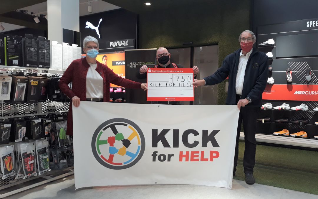 MdB Gabi Weber unterstützt Kick for Help Fußball-Projekt in Kenia